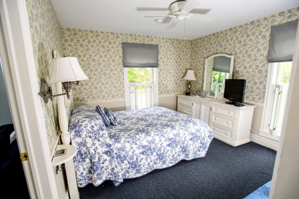 Rockport Suite side view in bedroom